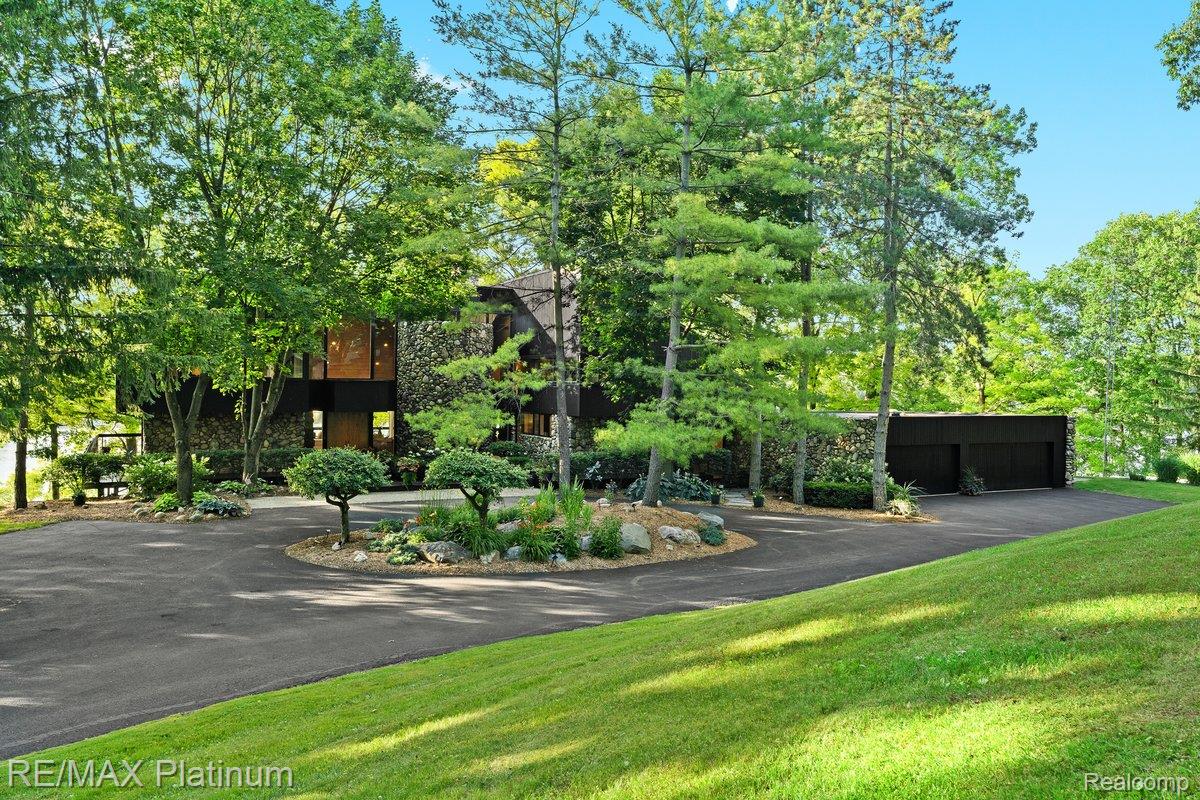 Howell, Michigan, 48843, United States, 4 Bedrooms Bedrooms, ,6 BathroomsBathrooms,Residential,Active,1973360