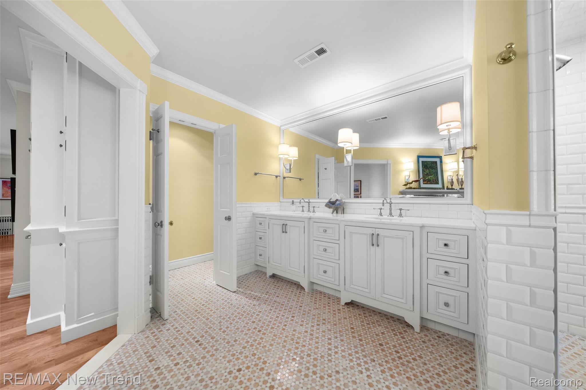 Franklin, Michigan, 48025, United States, 4 Bedrooms Bedrooms, ,4 BathroomsBathrooms,Residential,Active,1926907