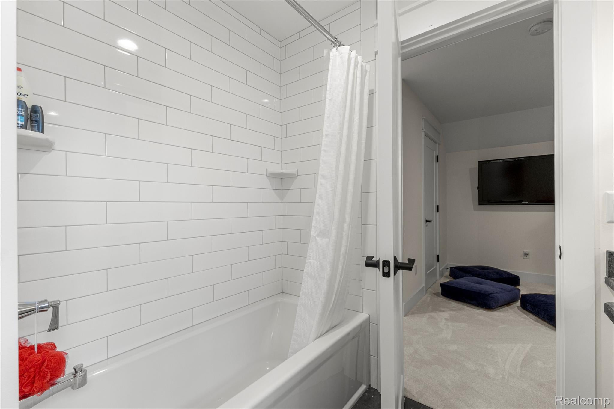 Northville, Michigan, 48168, United States, 5 Bedrooms Bedrooms, ,6 BathroomsBathrooms,Residential,Active,1913964