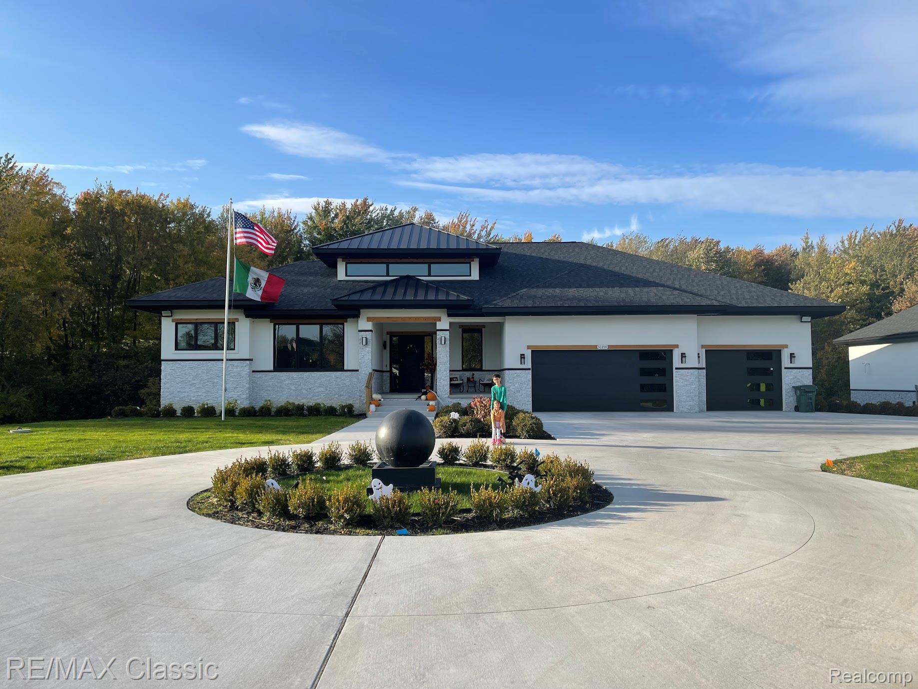 Milford, Michigan, 48346, United States, 4 Bedrooms Bedrooms, ,4 BathroomsBathrooms,Residential,Active,2028752