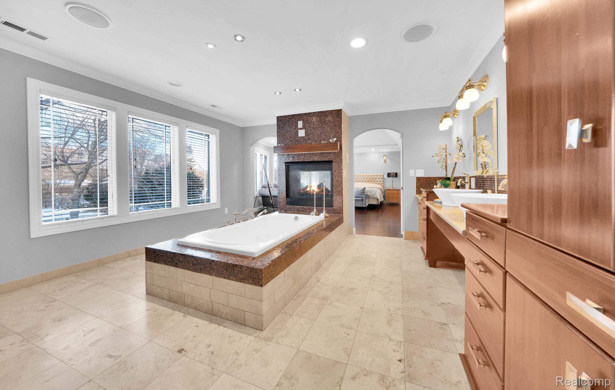 Bloomfieldhills, Michigan, 48301, United States, 7 Bedrooms Bedrooms, ,8 BathroomsBathrooms,Residential,Active,2014613