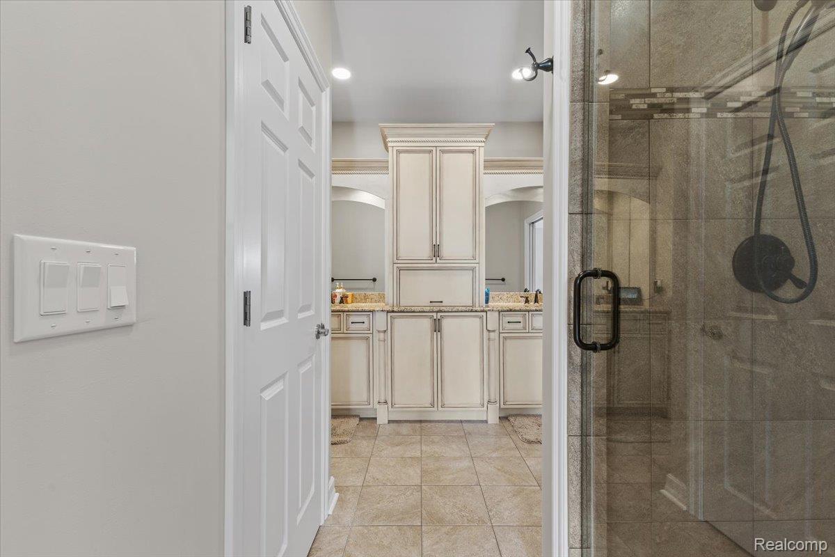 Clarkston, Michigan, 48346, United States, 4 Bedrooms Bedrooms, ,3 BathroomsBathrooms,Residential,Active,2012215