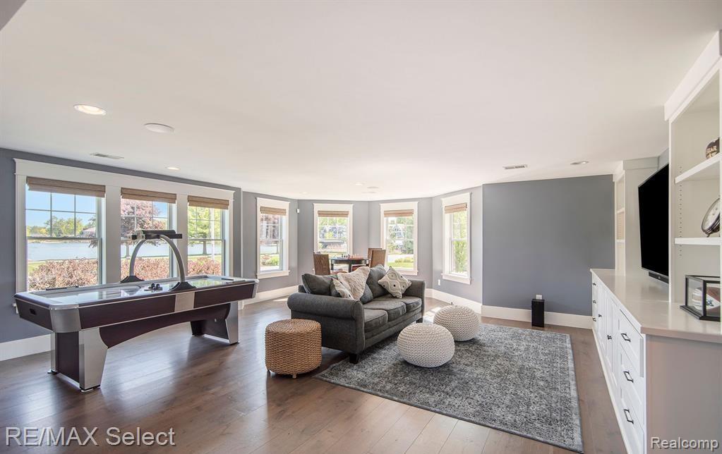 Fenton, Michigan, 48430, United States, 4 Bedrooms Bedrooms, ,4 BathroomsBathrooms,Residential,Active,2015817