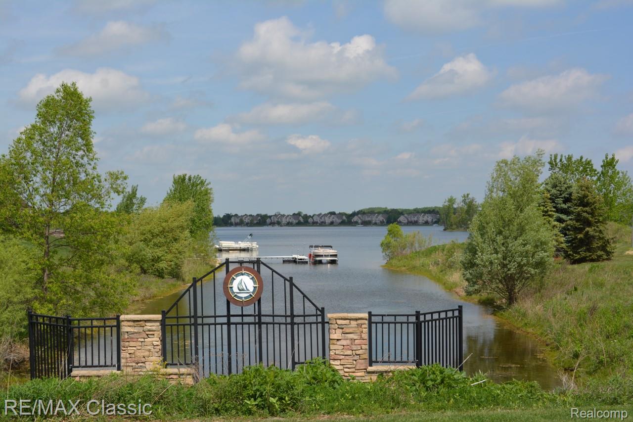 Novi, Michigan, 48374, United States, 5 Bedrooms Bedrooms, ,5 BathroomsBathrooms,Residential,Pending,2052115