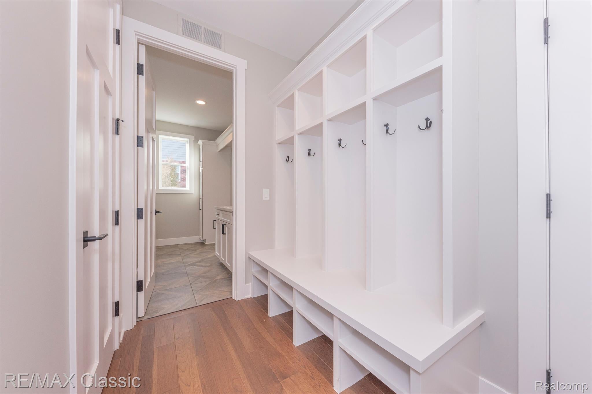 Dexter, Michigan, 48130, United States, 5 Bedrooms Bedrooms, ,6 BathroomsBathrooms,Residential,Active,1820362