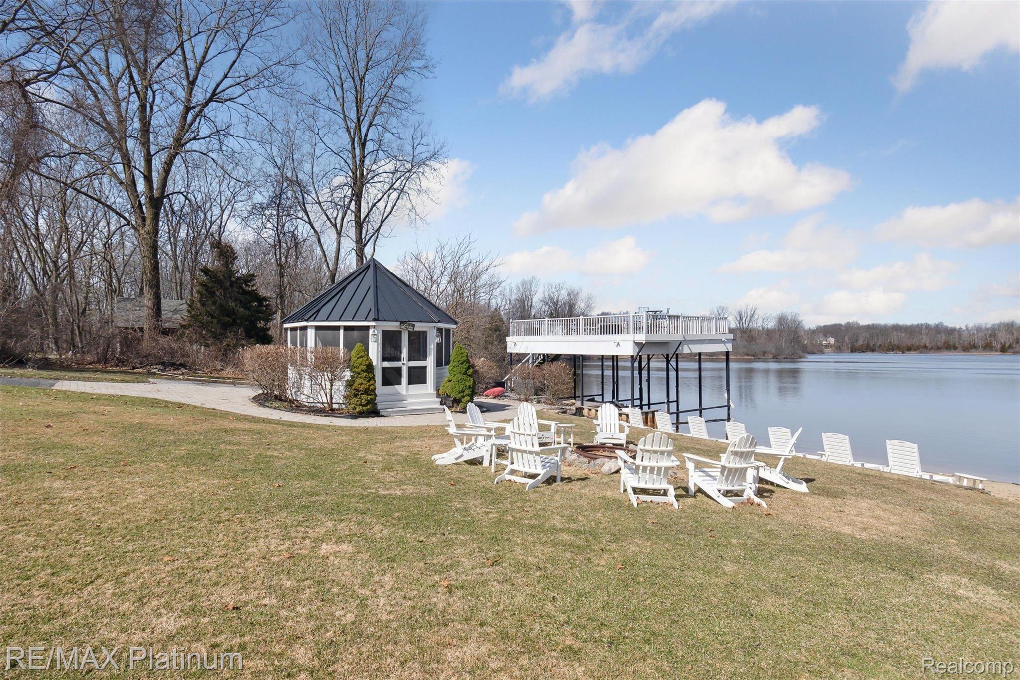 Pinckney, Michigan, 48169, United States, 5 Bedrooms Bedrooms, ,7 BathroomsBathrooms,Residential,Active,1756437