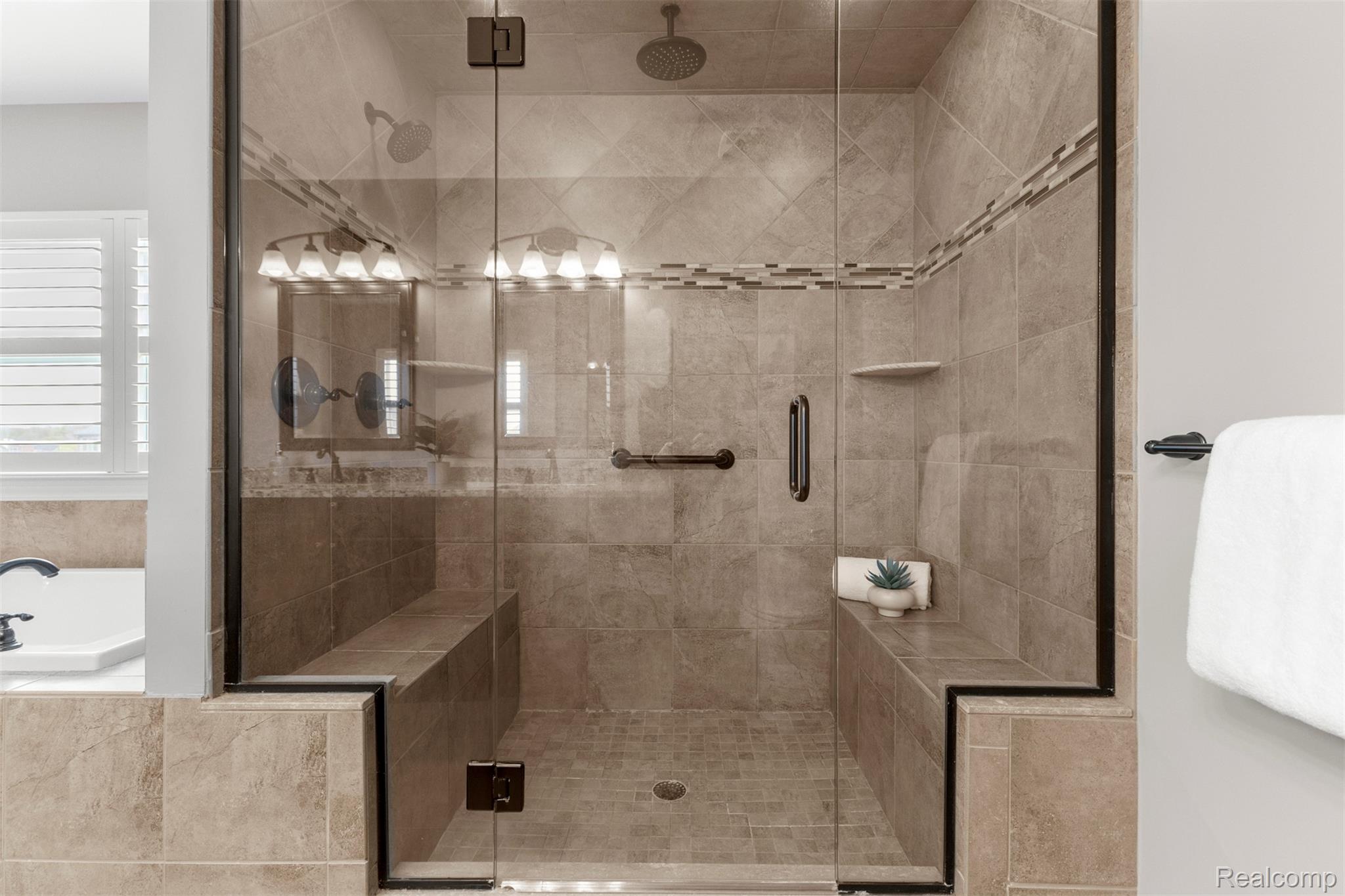Southlyon, Michigan, 48178, United States, 4 Bedrooms Bedrooms, ,5 BathroomsBathrooms,Residential,Active,2045027