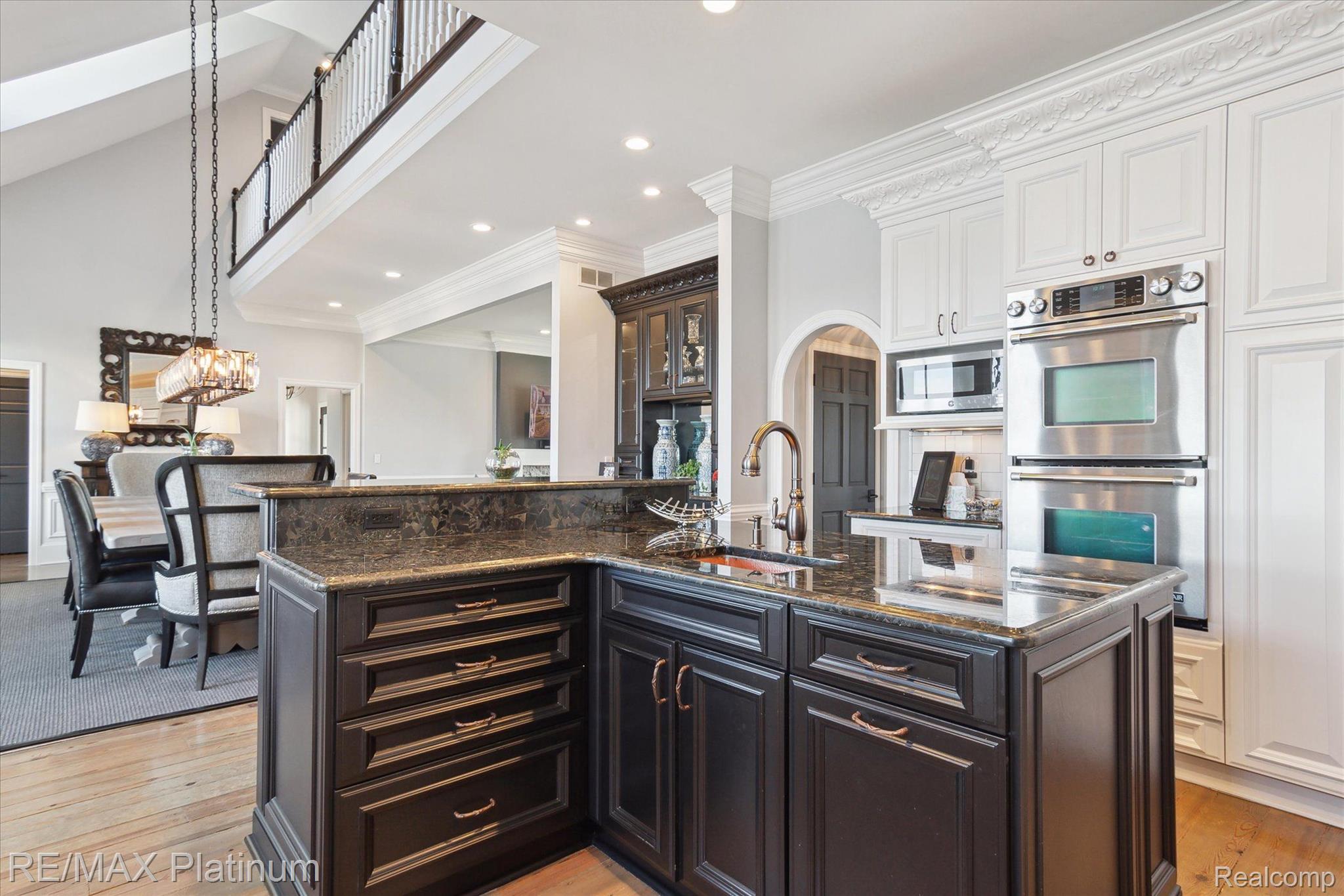 Pinckney, Michigan, 48169, United States, 5 Bedrooms Bedrooms, ,7 BathroomsBathrooms,Residential,Active,1756437