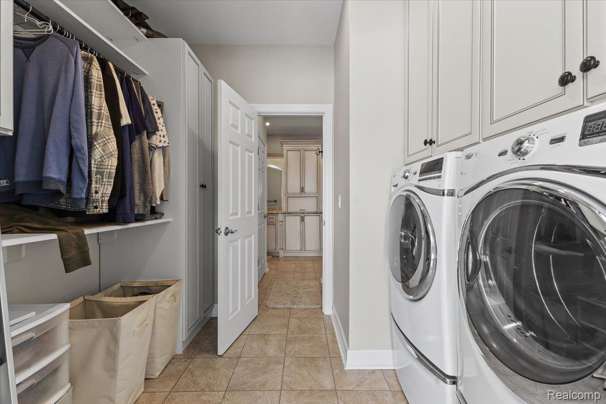 Clarkston, Michigan, 48346, United States, 4 Bedrooms Bedrooms, ,3 BathroomsBathrooms,Residential,Active,2012215