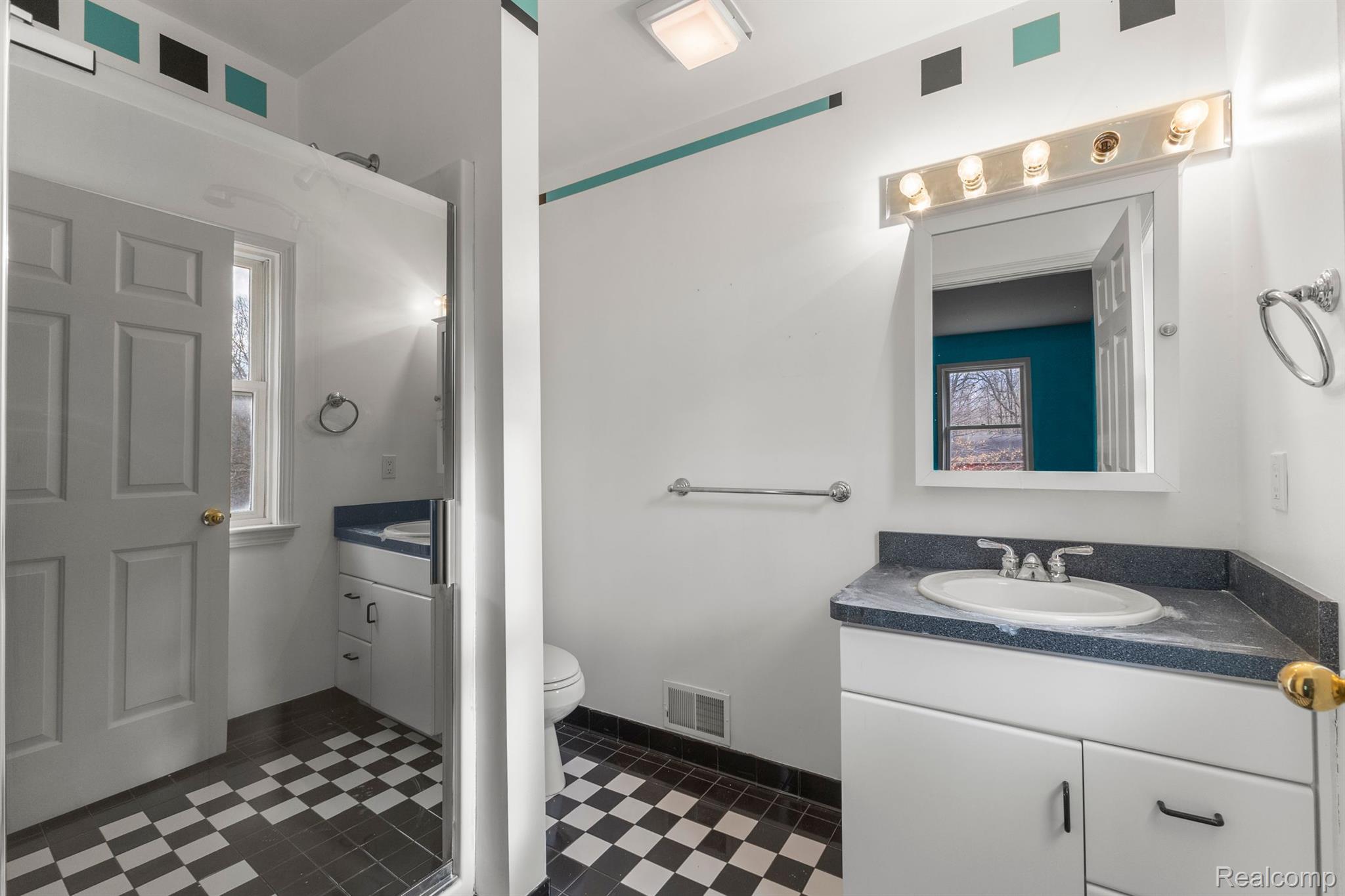 Annarbor, Michigan, 48105, United States, 5 Bedrooms Bedrooms, ,5 BathroomsBathrooms,Residential,Active,1899239