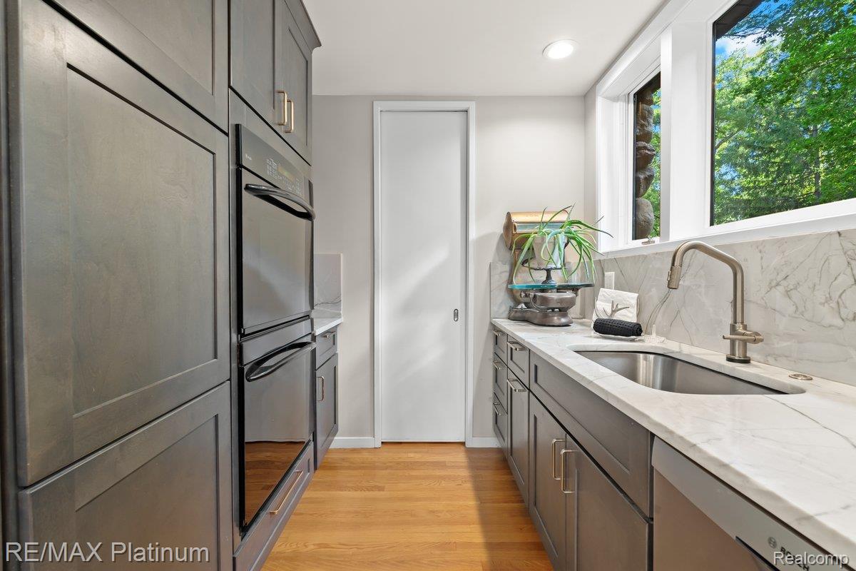 Howell, Michigan, 48843, United States, 4 Bedrooms Bedrooms, ,6 BathroomsBathrooms,Residential,Active,1973360