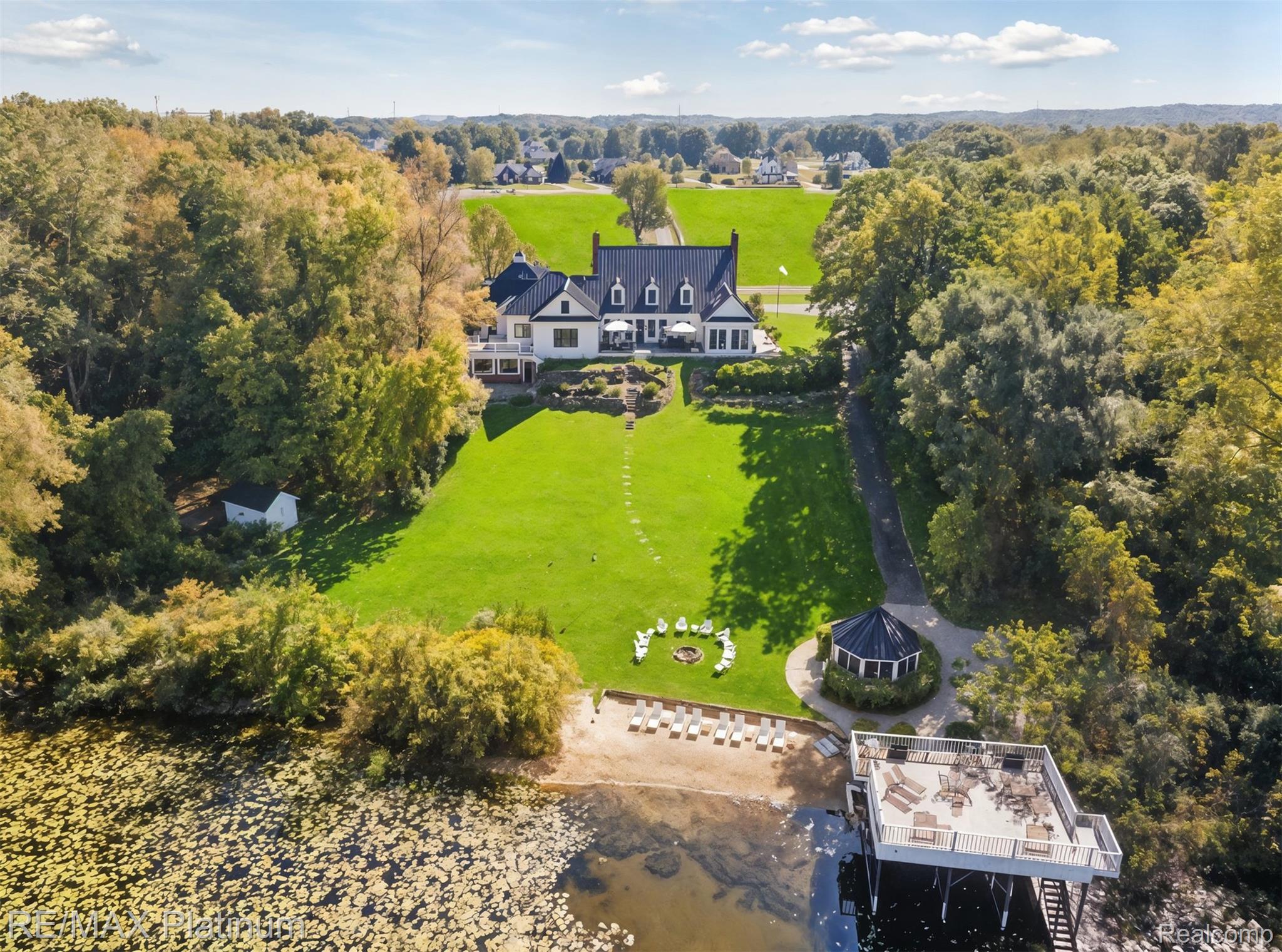 Pinckney, Michigan, 48169, United States, 5 Bedrooms Bedrooms, ,7 BathroomsBathrooms,Residential,Active,1954026