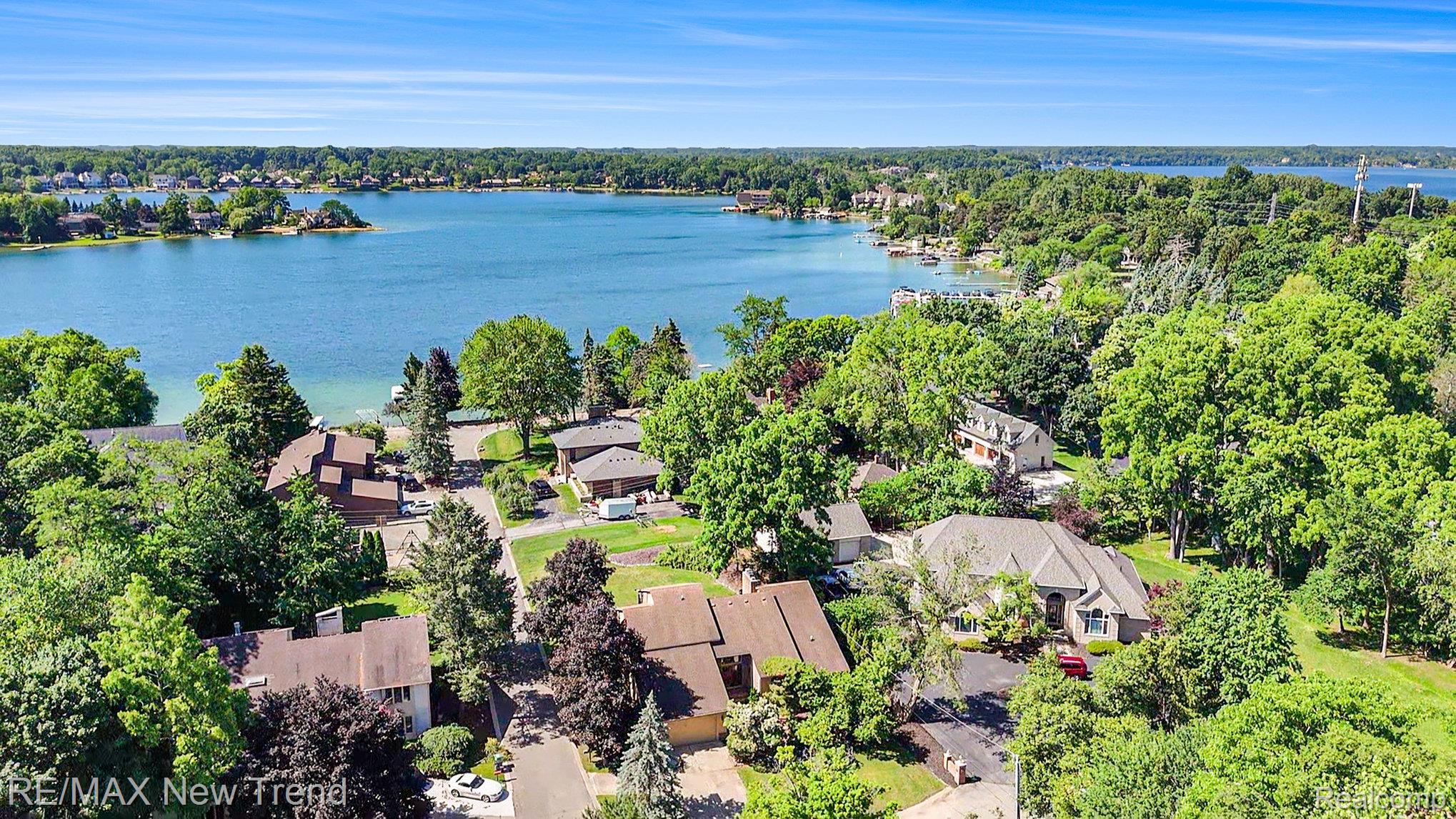 Westbloomfield, Michigan, 48324, United States, 5 Bedrooms Bedrooms, ,5 BathroomsBathrooms,Residential,Active,1922336