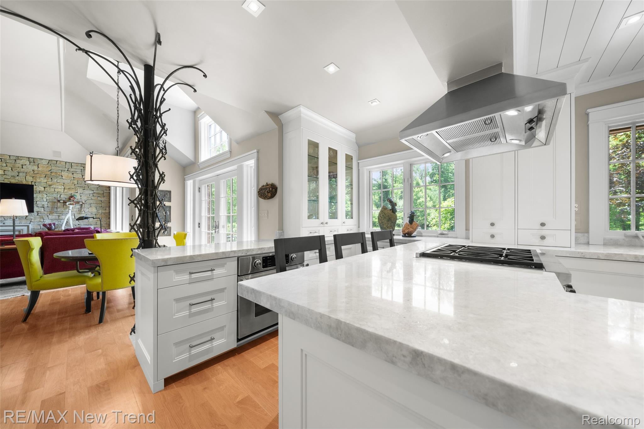 Franklin, Michigan, 48025, United States, 4 Bedrooms Bedrooms, ,4 BathroomsBathrooms,Residential,Active,1926907
