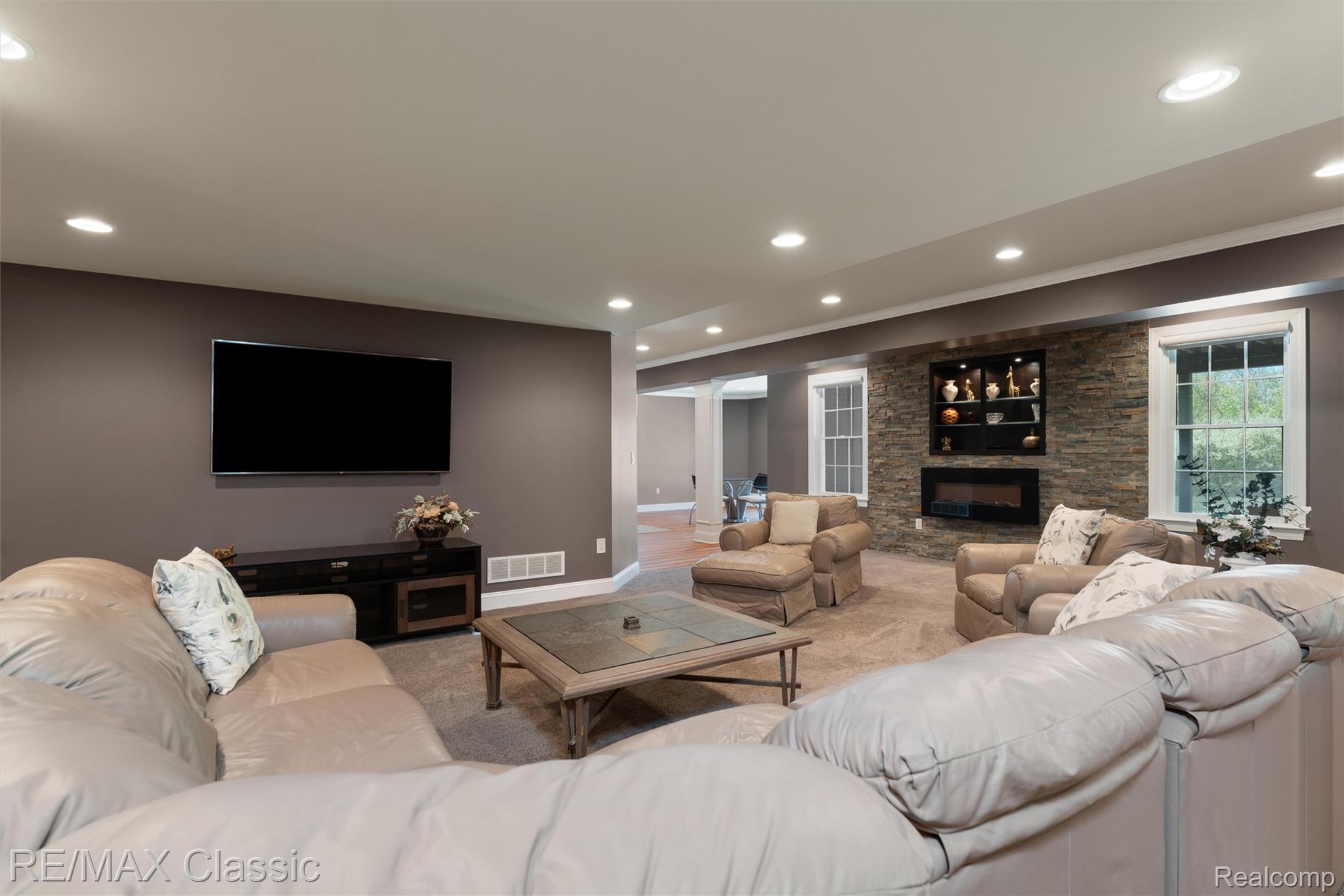Novi, Michigan, 48374, United States, 5 Bedrooms Bedrooms, ,5 BathroomsBathrooms,Residential,Pending,2052115