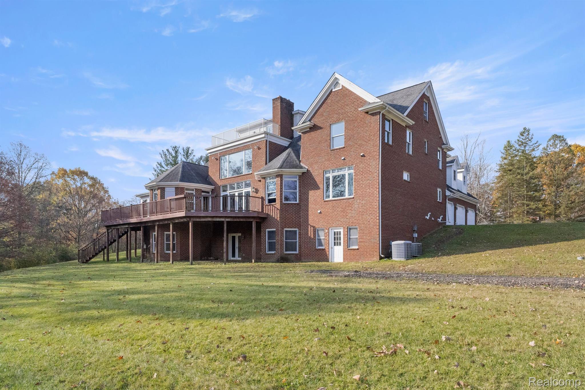 Annarbor, Michigan, 48105, United States, 5 Bedrooms Bedrooms, ,5 BathroomsBathrooms,Residential,Active,1899239