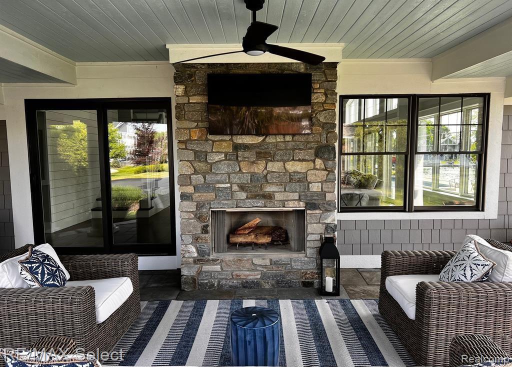 Fenton, Michigan, 48430, United States, 4 Bedrooms Bedrooms, ,4 BathroomsBathrooms,Residential,Active,2015817