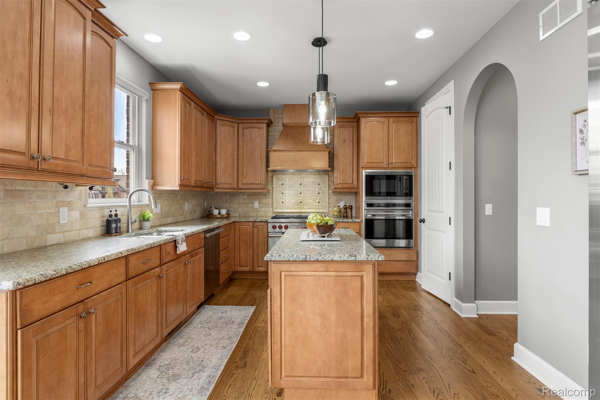 Southlyon, Michigan, 48178, United States, 4 Bedrooms Bedrooms, ,5 BathroomsBathrooms,Residential,Active,2045027