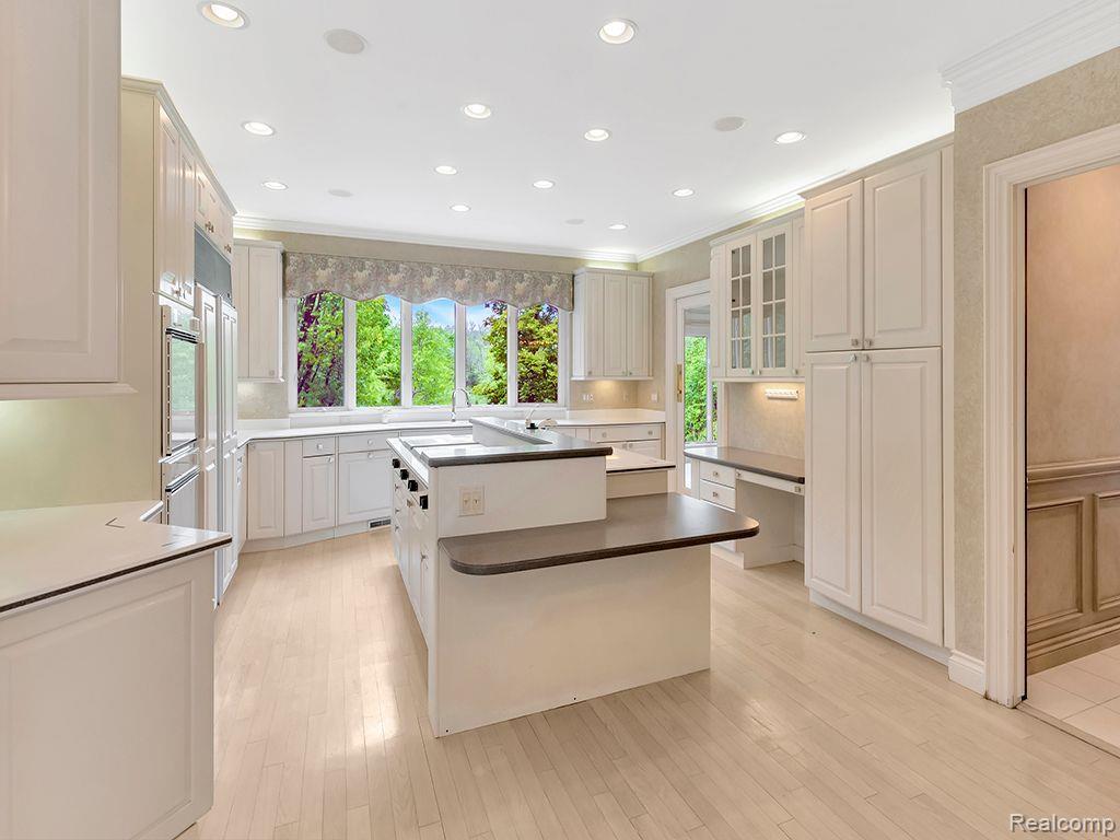 Northville, Michigan, 48167, United States, 6 Bedrooms Bedrooms, ,6 BathroomsBathrooms,Residential,Active,1850675