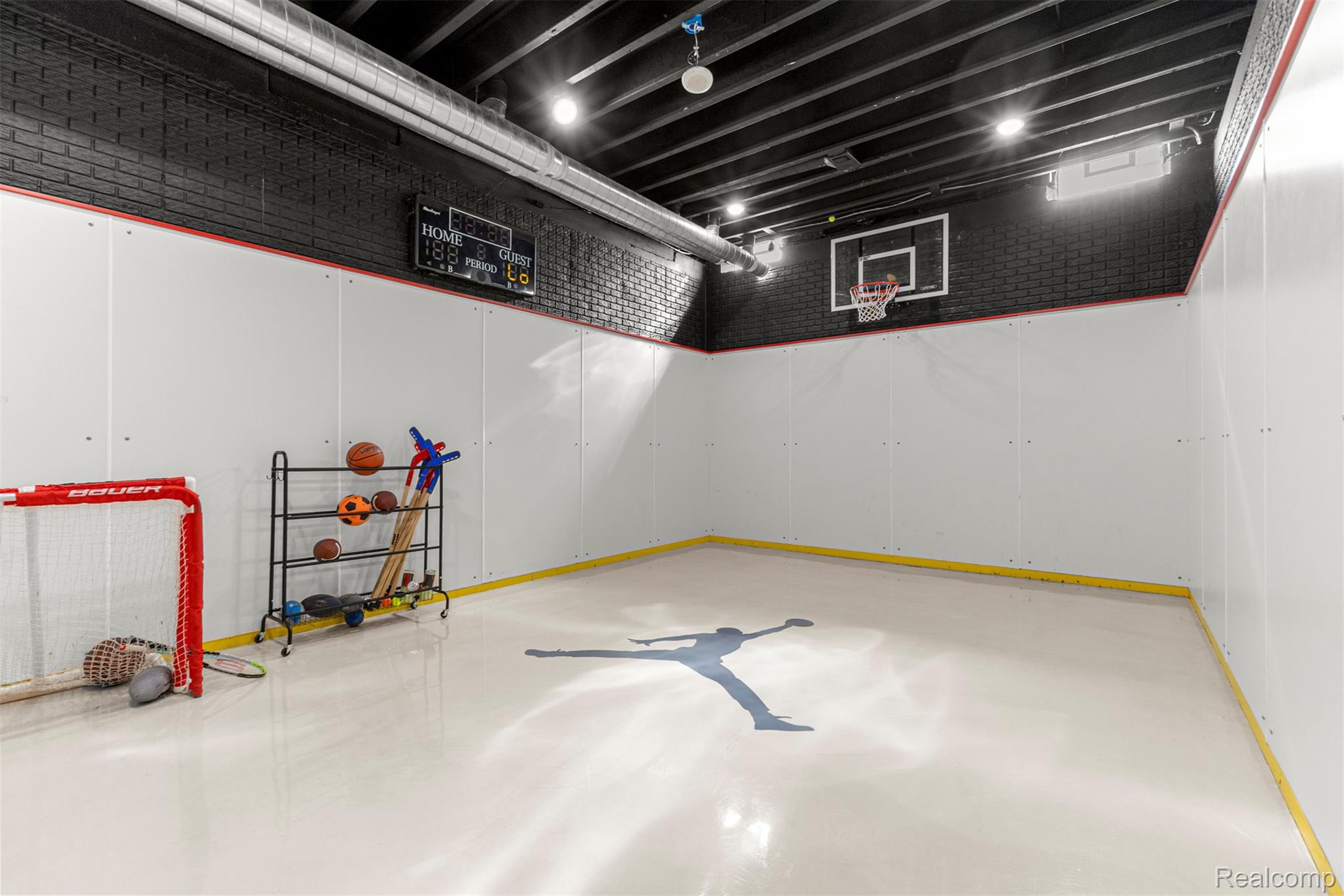 Northville, Michigan, 48168, United States, 5 Bedrooms Bedrooms, ,7 BathroomsBathrooms,Residential,Active,1960117