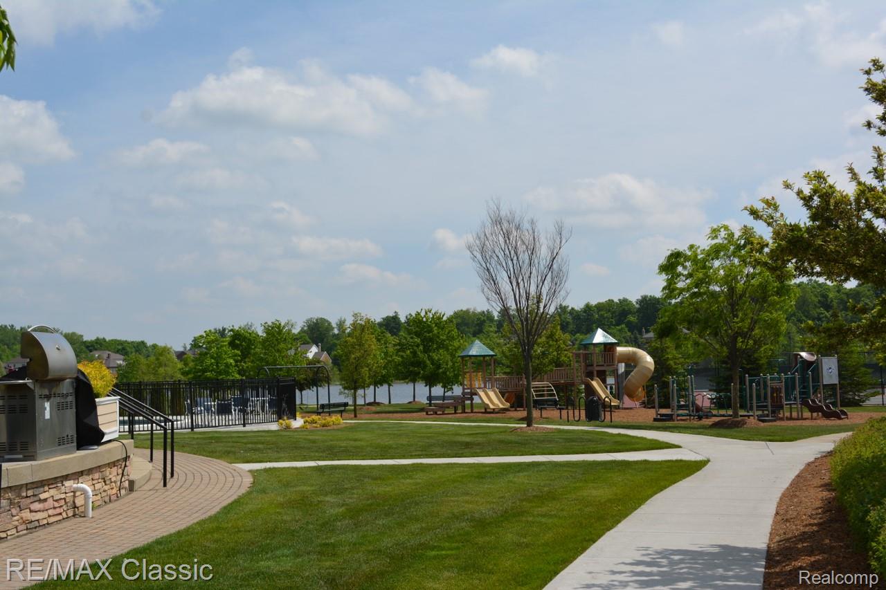 Novi, Michigan, 48374, United States, 5 Bedrooms Bedrooms, ,5 BathroomsBathrooms,Residential,Pending,2052115
