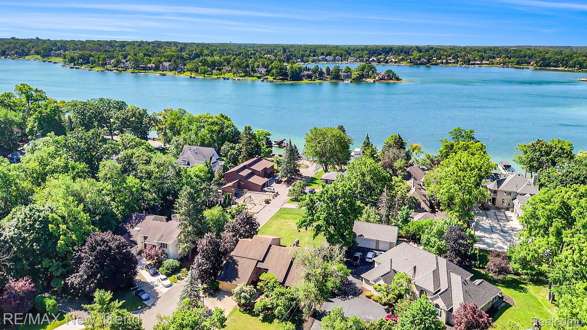Westbloomfield, Michigan, 48324, United States, 5 Bedrooms Bedrooms, ,5 BathroomsBathrooms,Residential,Active,1922336