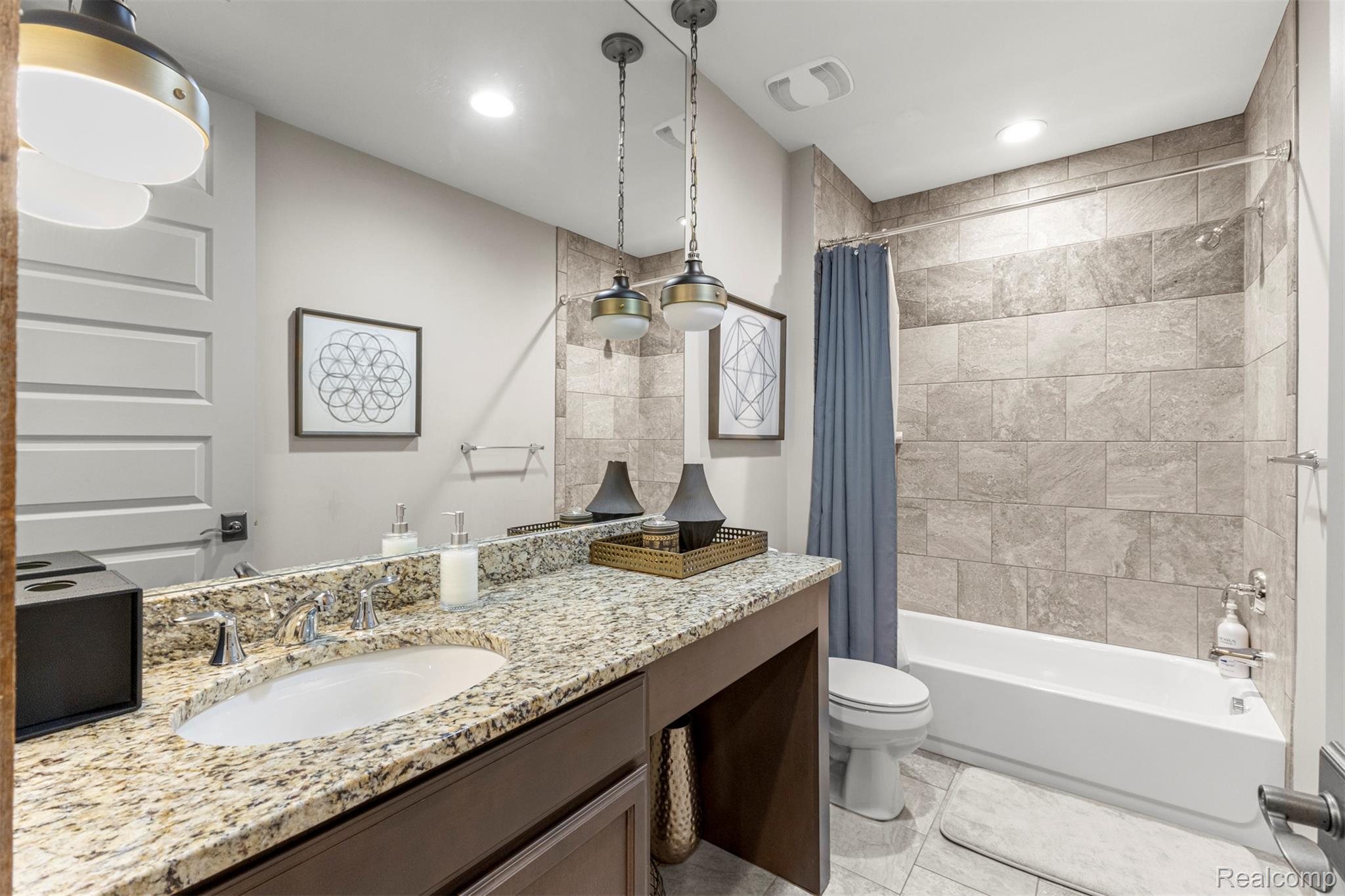 Northville, Michigan, 48168, United States, 5 Bedrooms Bedrooms, ,7 BathroomsBathrooms,Residential,Active,1960117