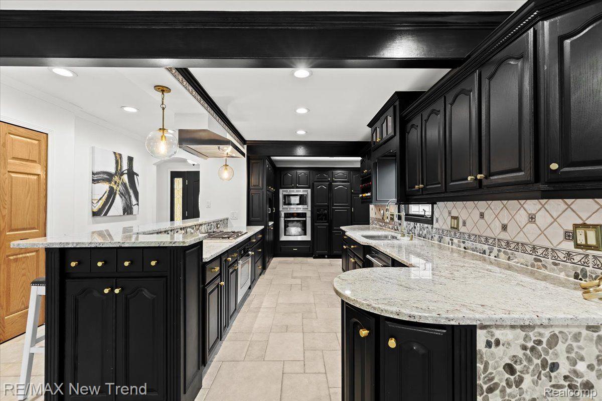 Walledlake, Michigan, 48390, United States, 4 Bedrooms Bedrooms, ,4 BathroomsBathrooms,Residential,Pending,1904161
