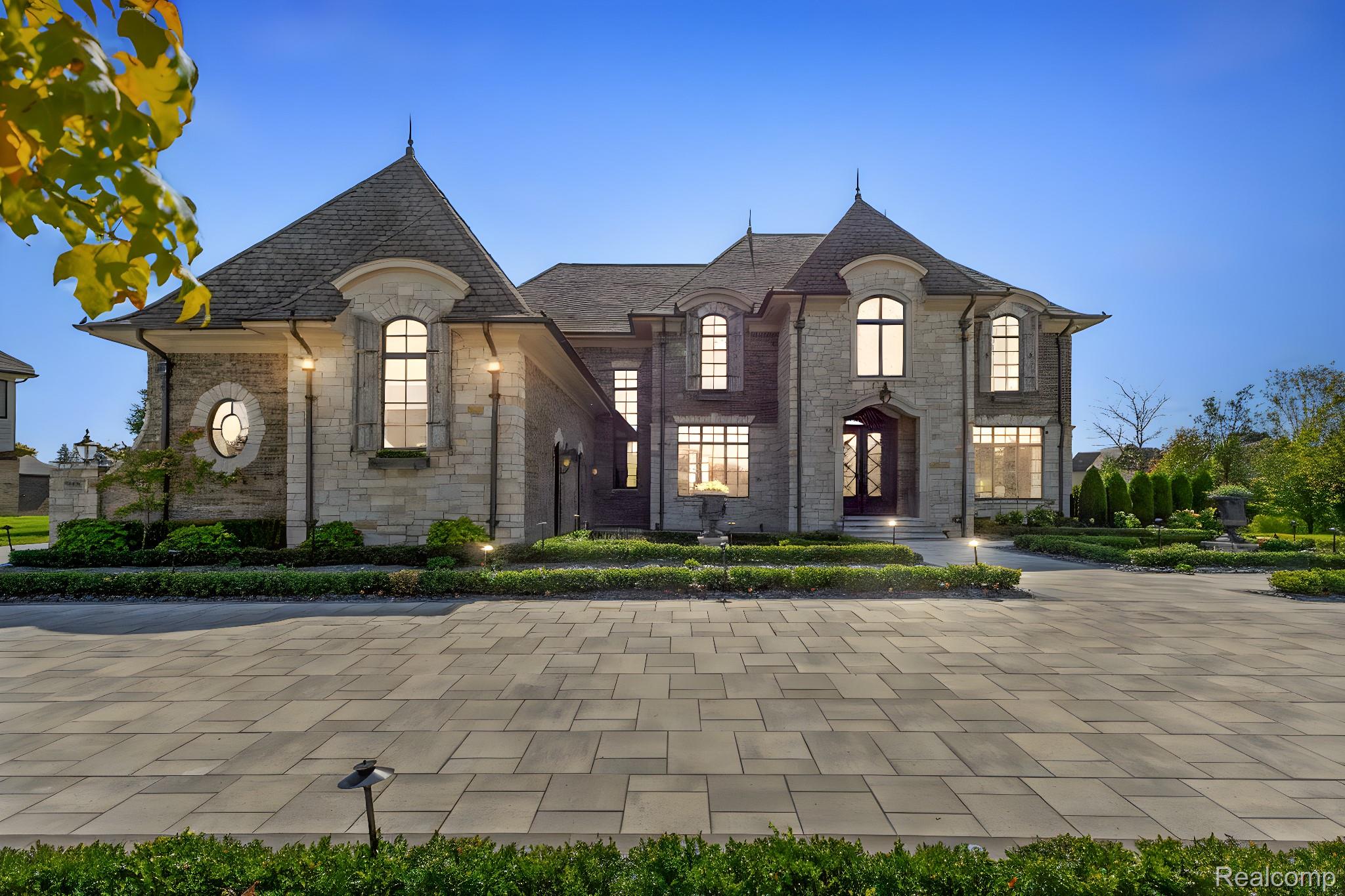 Northville, Michigan, 48168, United States, 5 Bedrooms Bedrooms, ,7 BathroomsBathrooms,Residential,Active,1960117