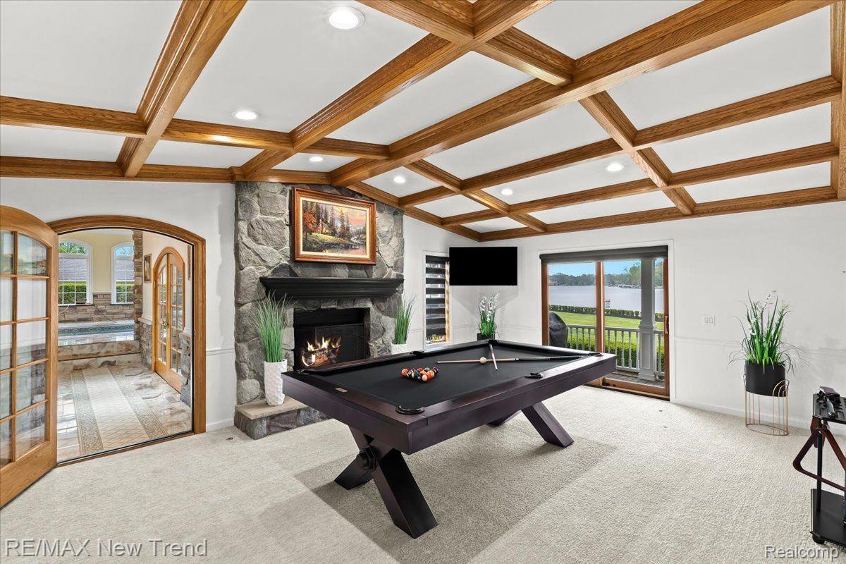 Walledlake, Michigan, 48390, United States, 4 Bedrooms Bedrooms, ,4 BathroomsBathrooms,Residential,Pending,1904161