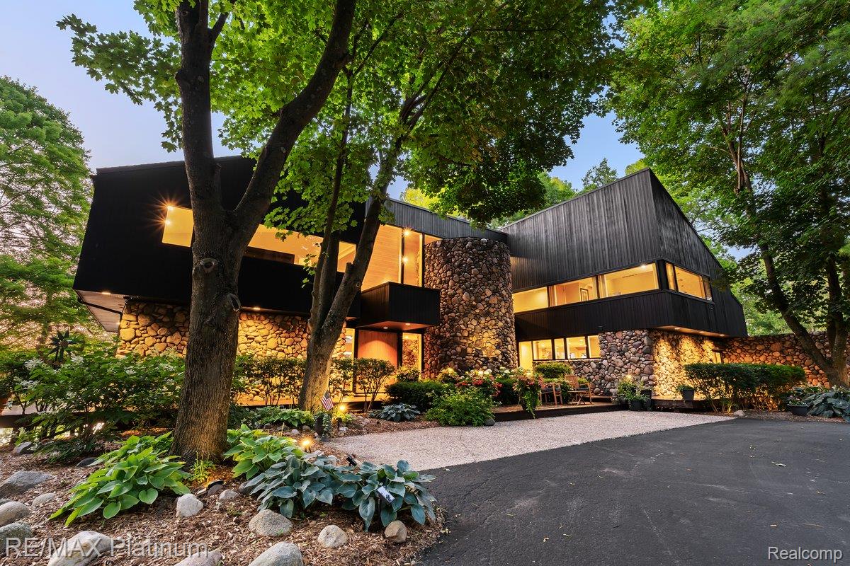 Howell, Michigan, 48843, United States, 4 Bedrooms Bedrooms, ,6 BathroomsBathrooms,Residential,Active,1973360