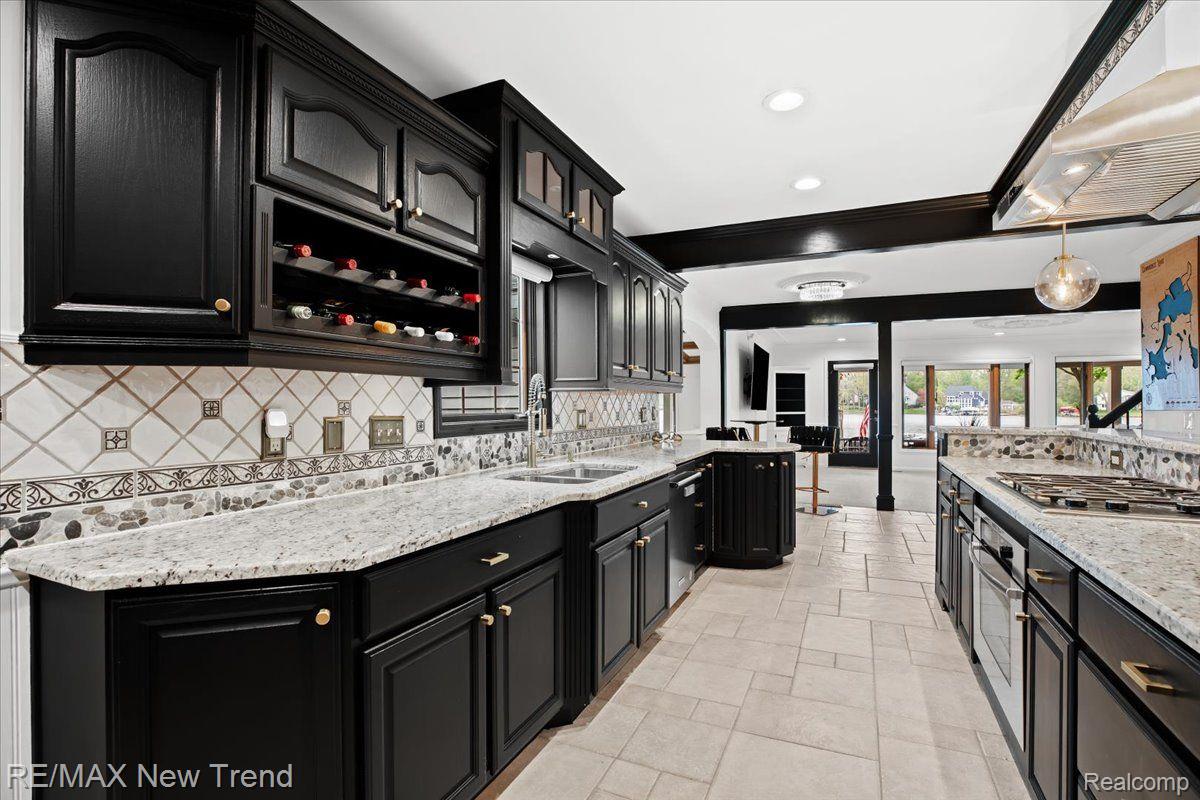 Walledlake, Michigan, 48390, United States, 4 Bedrooms Bedrooms, ,4 BathroomsBathrooms,Residential,Pending,1904161
