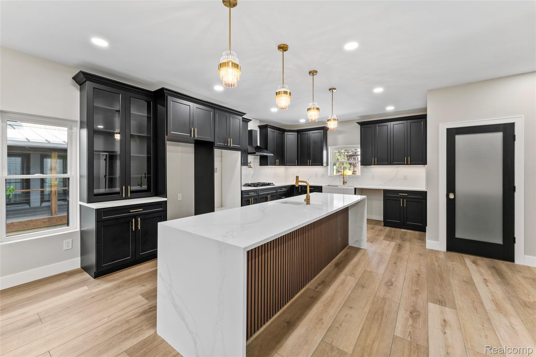 Detroit, Michigan, 48201, United States, 5 Bedrooms Bedrooms, ,6 BathroomsBathrooms,Residential,Active,1963411