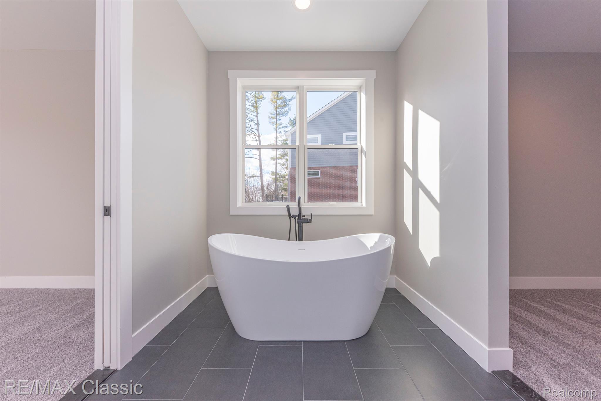 Dexter, Michigan, 48130, United States, 5 Bedrooms Bedrooms, ,6 BathroomsBathrooms,Residential,Active,1820362