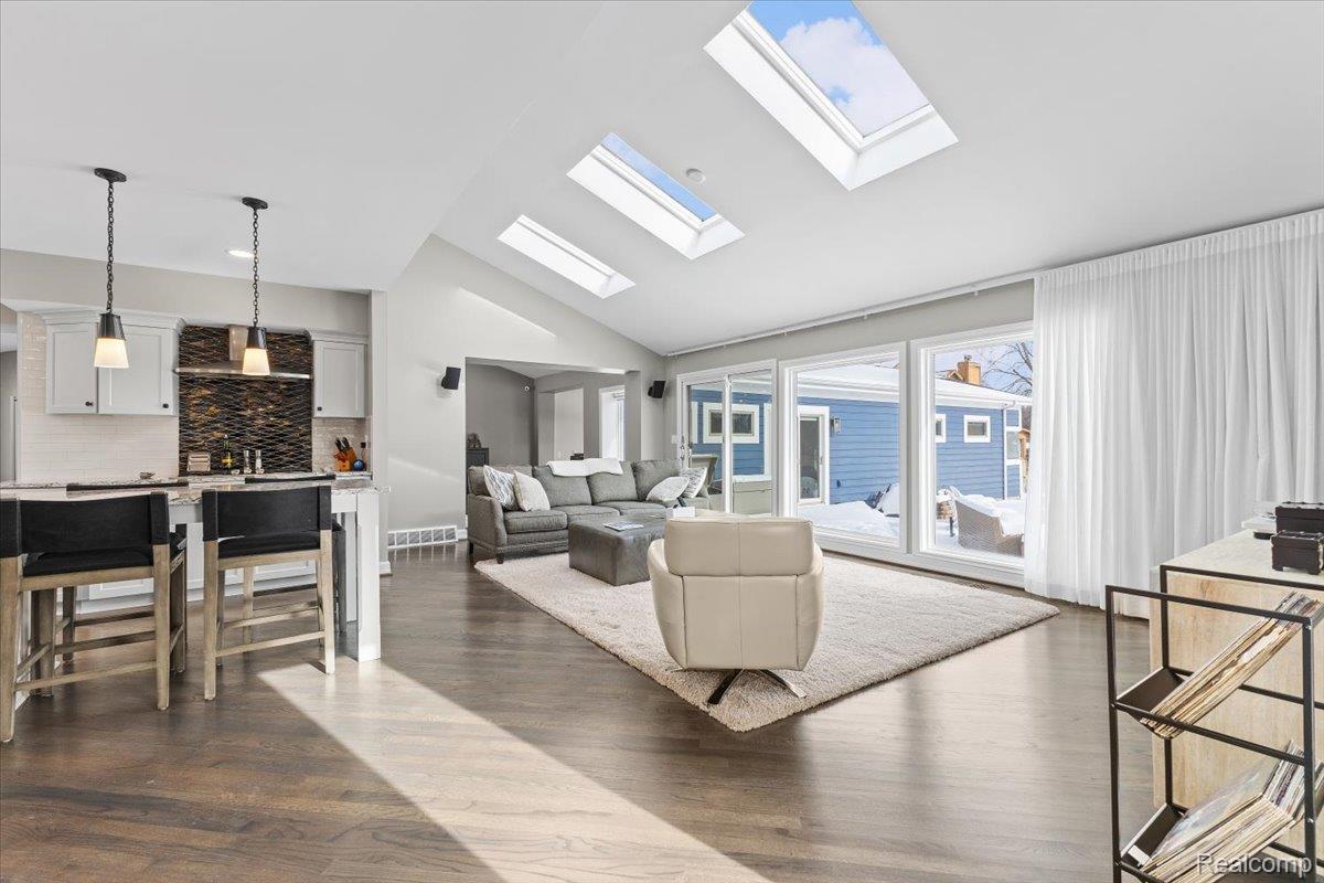 Clarkston, Michigan, 48346, United States, 4 Bedrooms Bedrooms, ,3 BathroomsBathrooms,Residential,Active,2012215