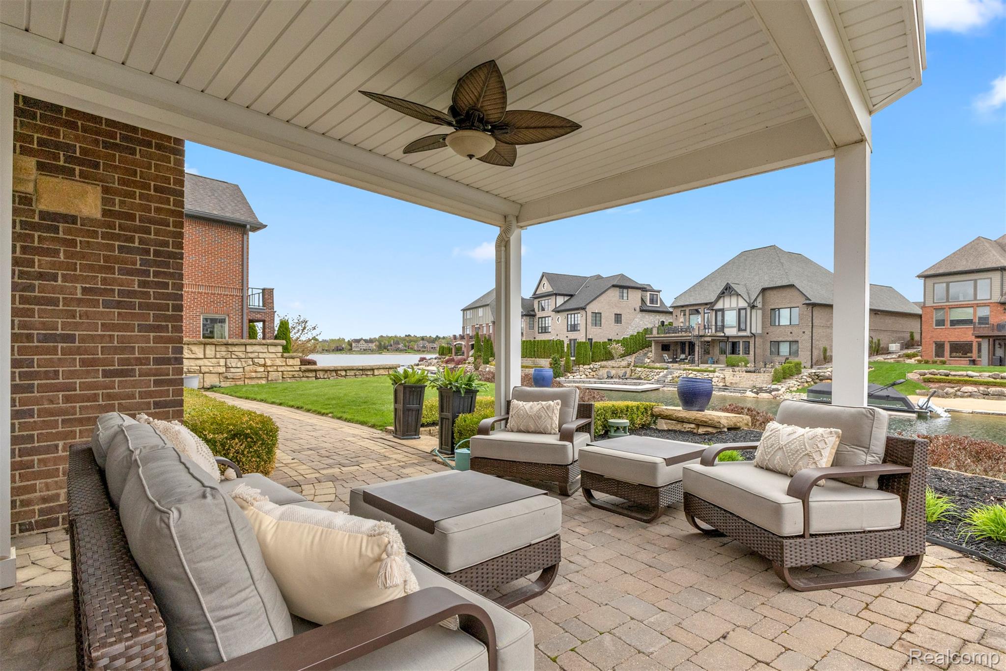 Southlyon, Michigan, 48178, United States, 4 Bedrooms Bedrooms, ,5 BathroomsBathrooms,Residential,Active,2045027