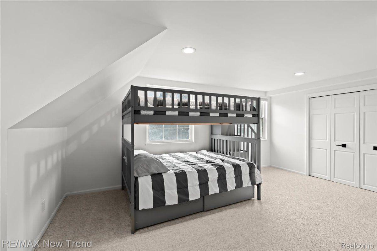 Walledlake, Michigan, 48390, United States, 4 Bedrooms Bedrooms, ,4 BathroomsBathrooms,Residential,Pending,1904161