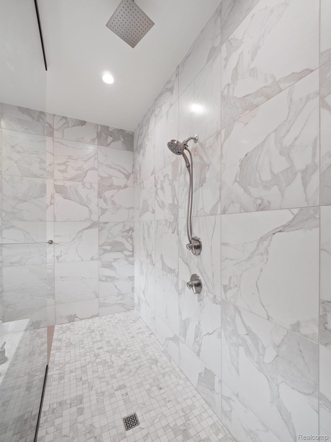 Orchardlake, Michigan, 48323, United States, ,4 BathroomsBathrooms,Residential,Pending,1850633