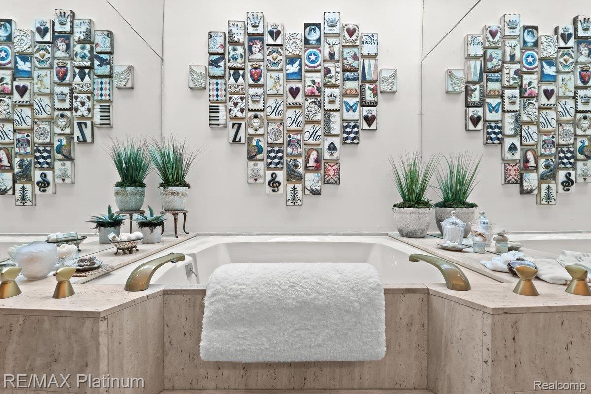 Howell, Michigan, 48843, United States, 4 Bedrooms Bedrooms, ,6 BathroomsBathrooms,Residential,Active,1973360