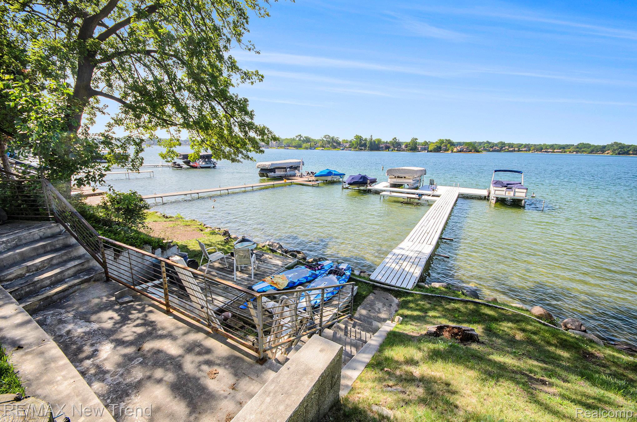Westbloomfield, Michigan, 48324, United States, 5 Bedrooms Bedrooms, ,5 BathroomsBathrooms,Residential,Active,1922336