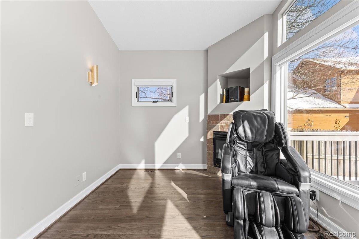 Clarkston, Michigan, 48346, United States, 4 Bedrooms Bedrooms, ,3 BathroomsBathrooms,Residential,Active,2012215