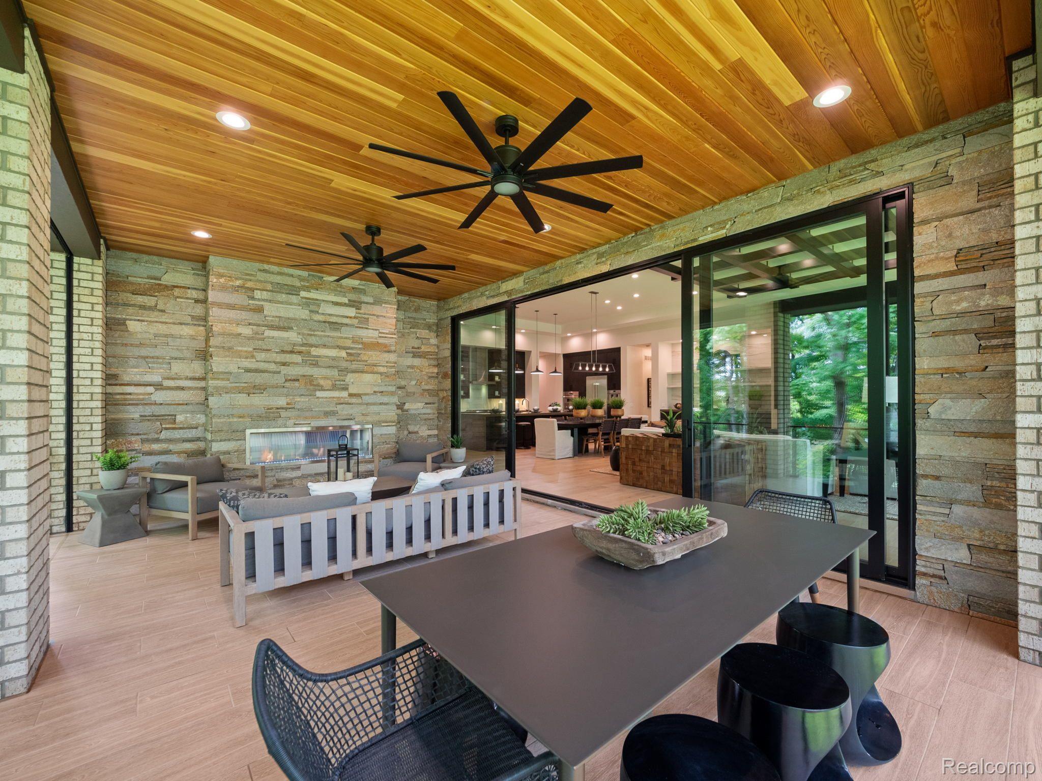 Orchardlake, Michigan, 48323, United States, ,4 BathroomsBathrooms,Residential,Pending,1850633