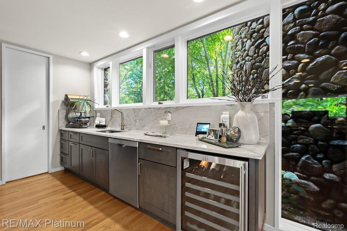 Howell, Michigan, 48843, United States, 4 Bedrooms Bedrooms, ,6 BathroomsBathrooms,Residential,Active,1973360