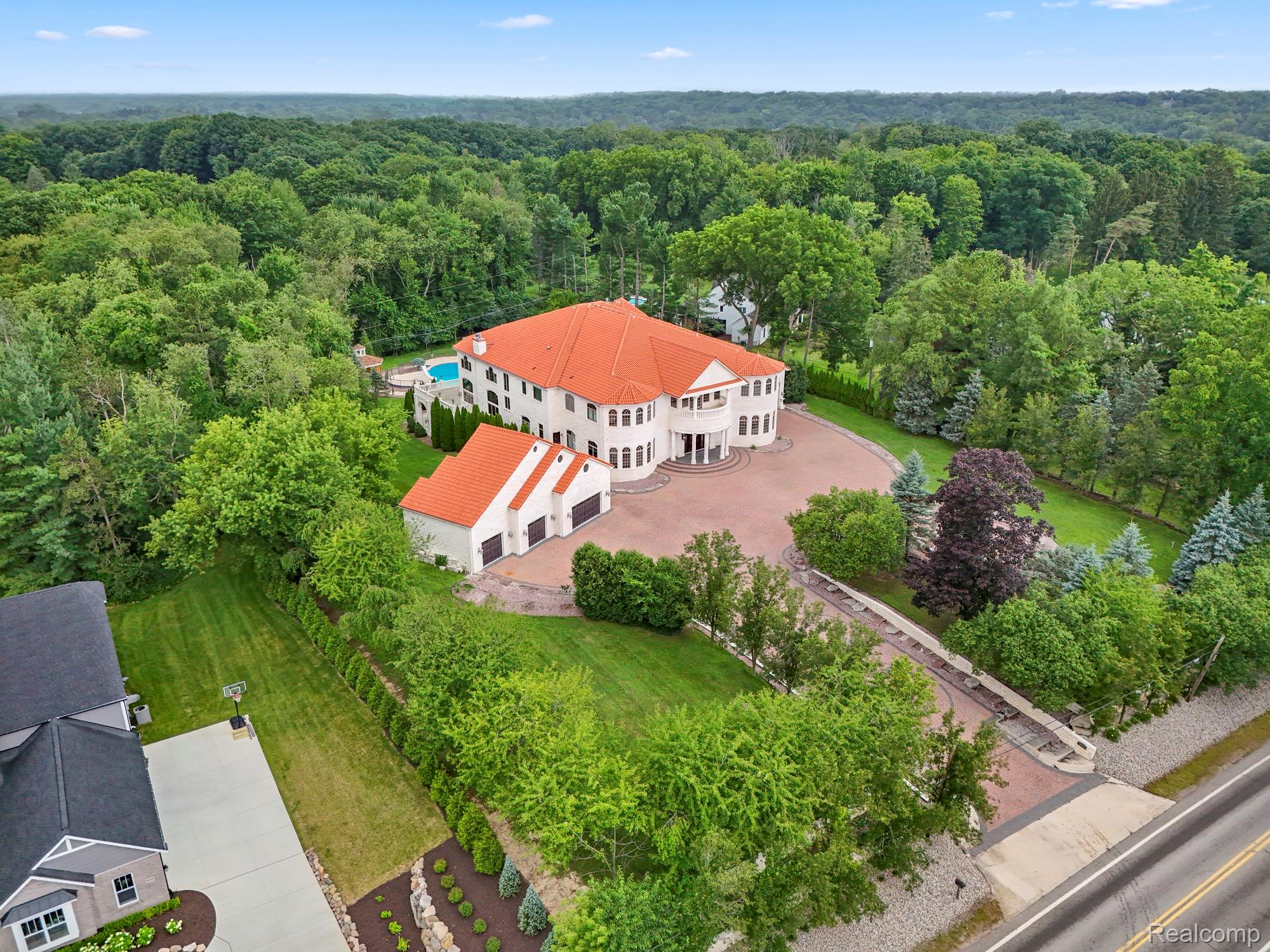 Northville, Michigan, 48168, United States, 9 Bedrooms Bedrooms, ,14 BathroomsBathrooms,Residential,Active,1904136