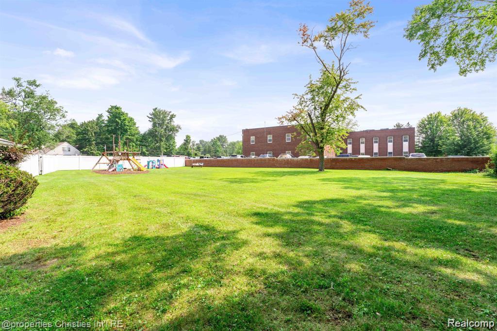 Beverlyhills, Michigan, 48025, United States, 3 Bedrooms Bedrooms, ,3 BathroomsBathrooms,Residential,Active,1997591