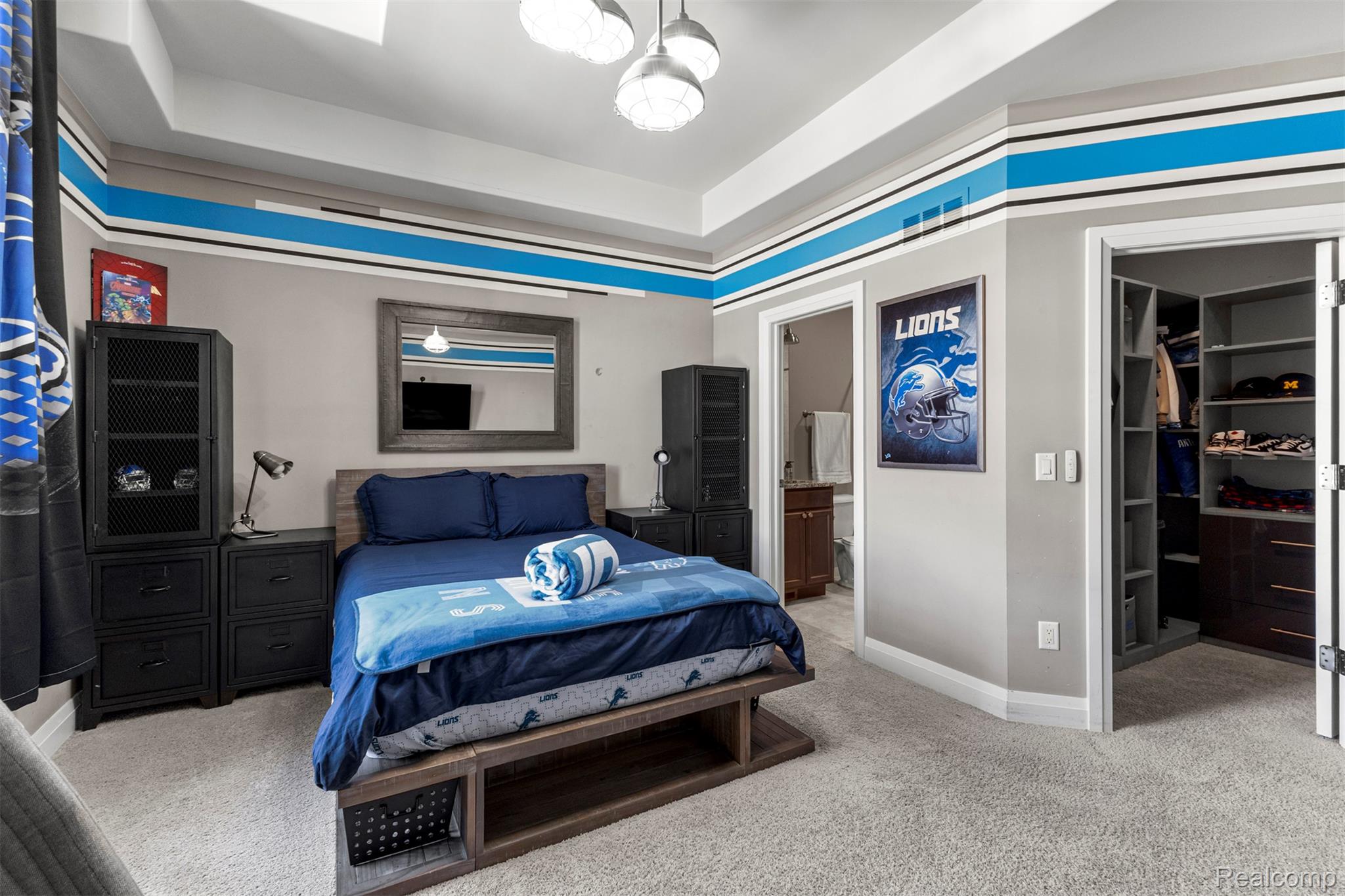 Northville, Michigan, 48168, United States, 5 Bedrooms Bedrooms, ,7 BathroomsBathrooms,Residential,Active,1960117