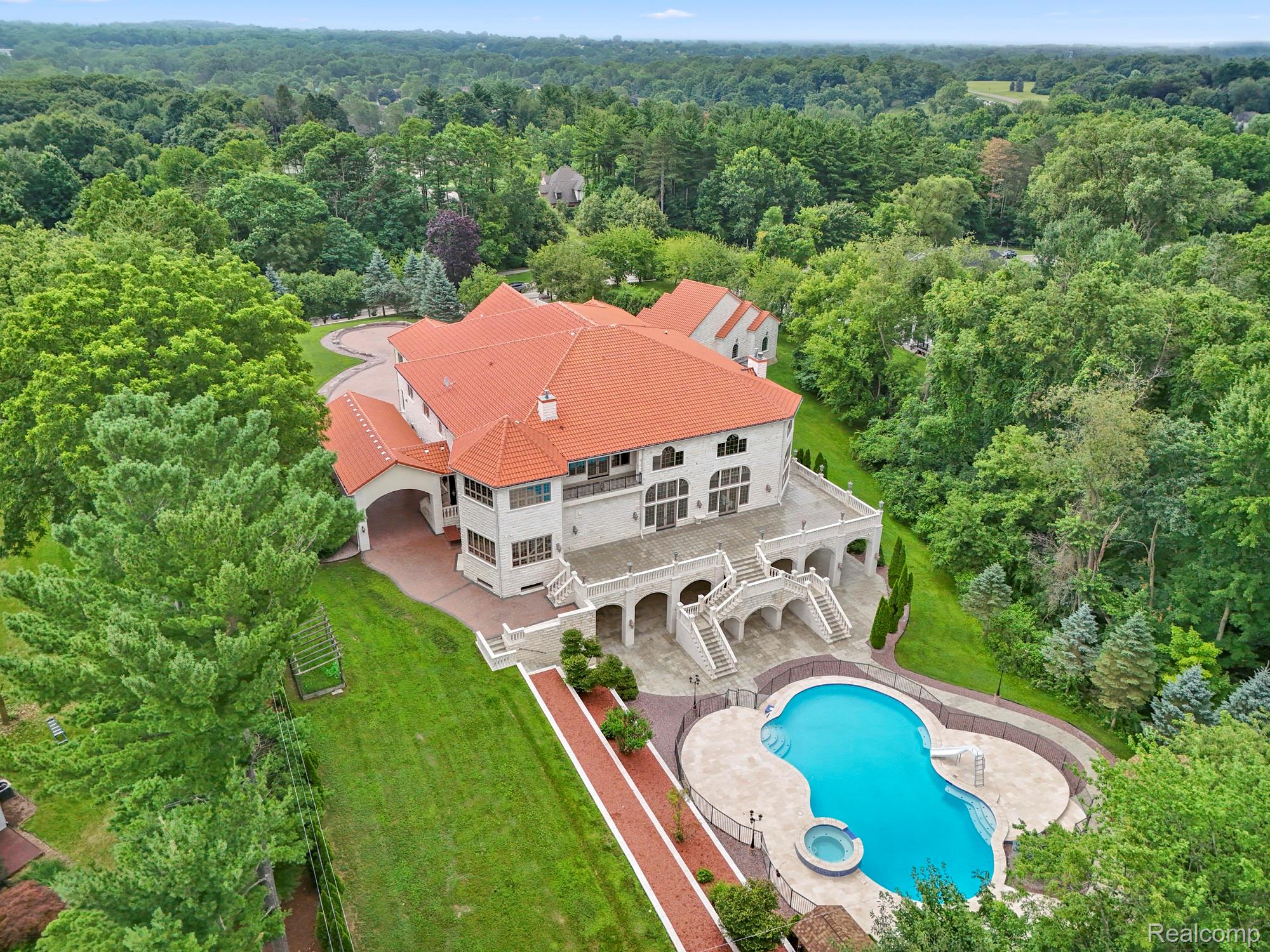 Northville, Michigan, 48168, United States, 9 Bedrooms Bedrooms, ,14 BathroomsBathrooms,Residential,Active,1904136