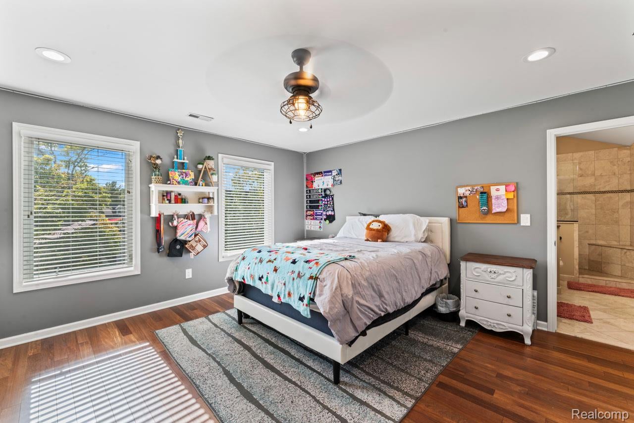 Linden, Michigan, 48451, United States, 5 Bedrooms Bedrooms, ,6 BathroomsBathrooms,Residential,Active,1959969