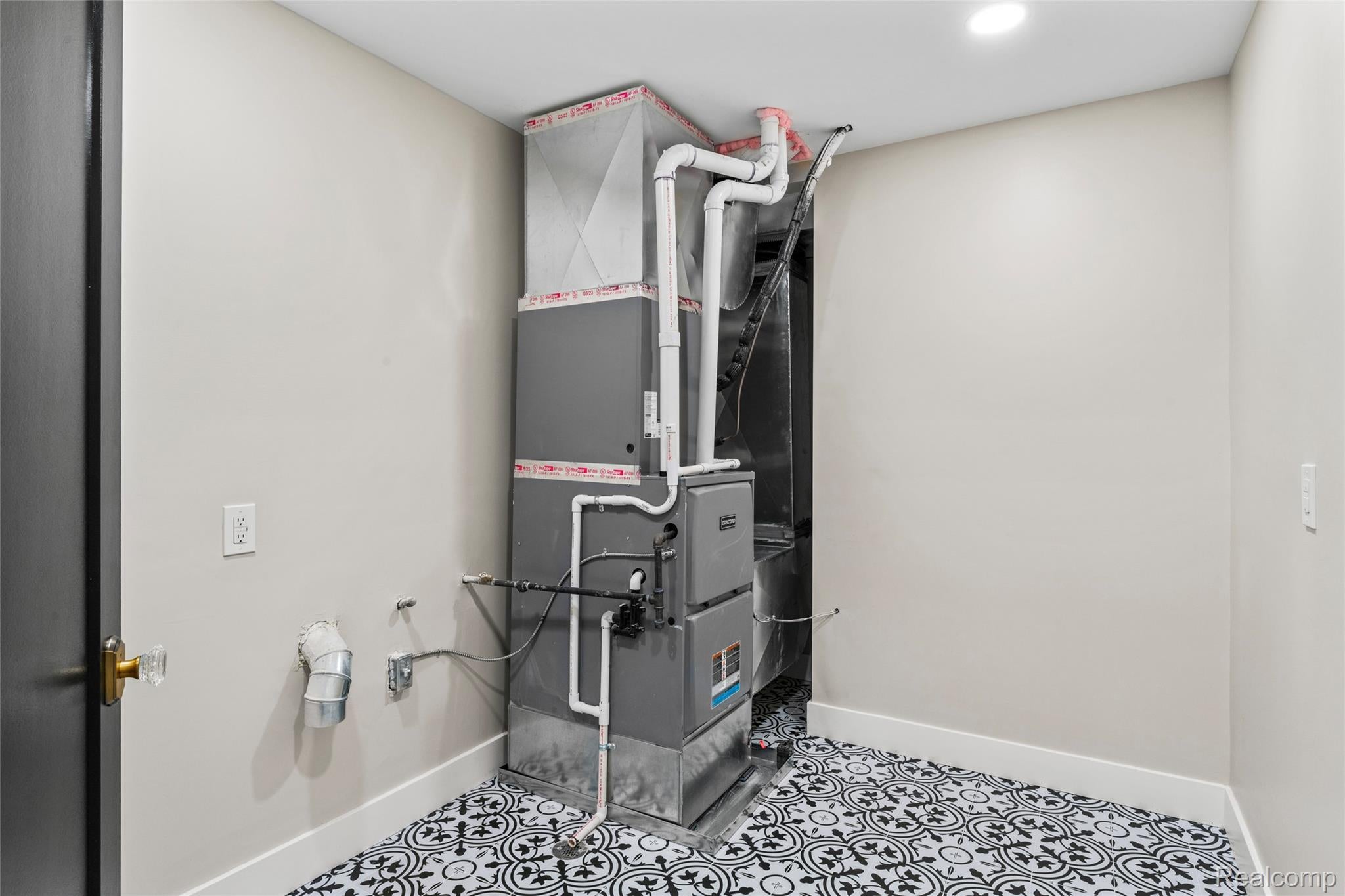 Detroit, Michigan, 48201, United States, 5 Bedrooms Bedrooms, ,6 BathroomsBathrooms,Residential,Active,1963411