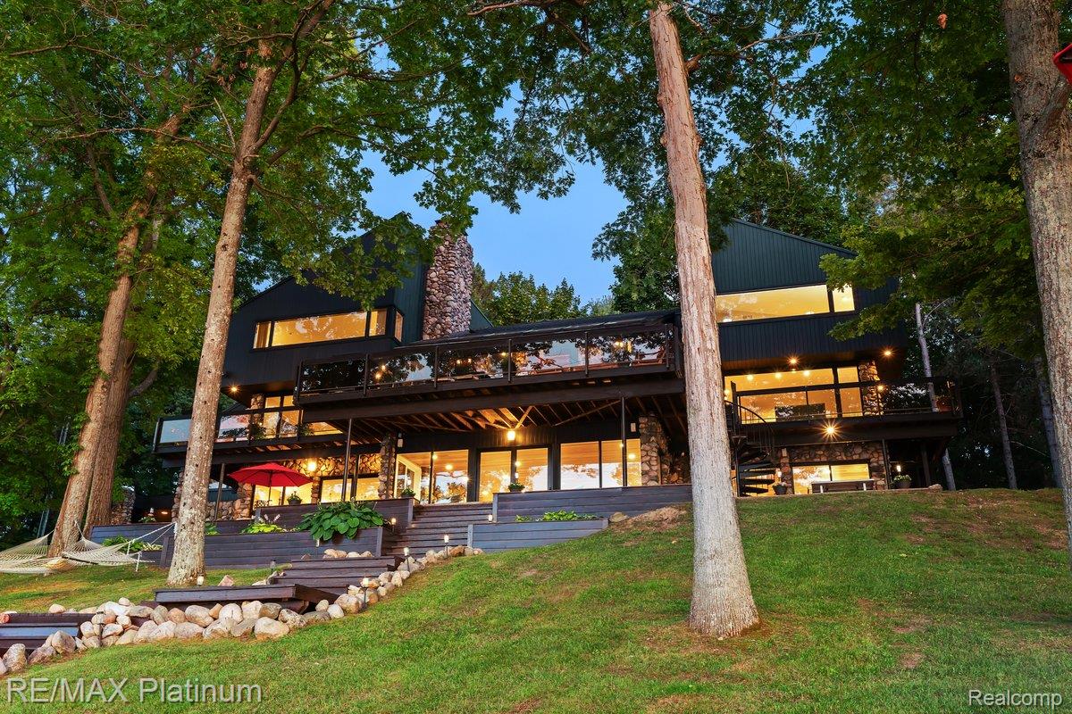 Howell, Michigan, 48843, United States, 4 Bedrooms Bedrooms, ,6 BathroomsBathrooms,Residential,Active,1973360